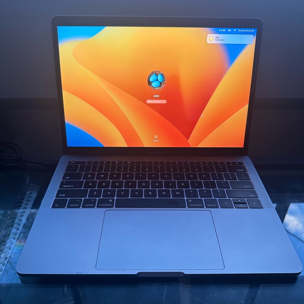 Apple MacBook Pro 2017 13” 2.3 ghz dual-core intel core i5